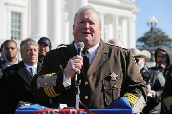 Trump pardons Virginia sheriff convicted of federal bribery charges Trump pardons Virginia sheriff convicted of federal bribery charges